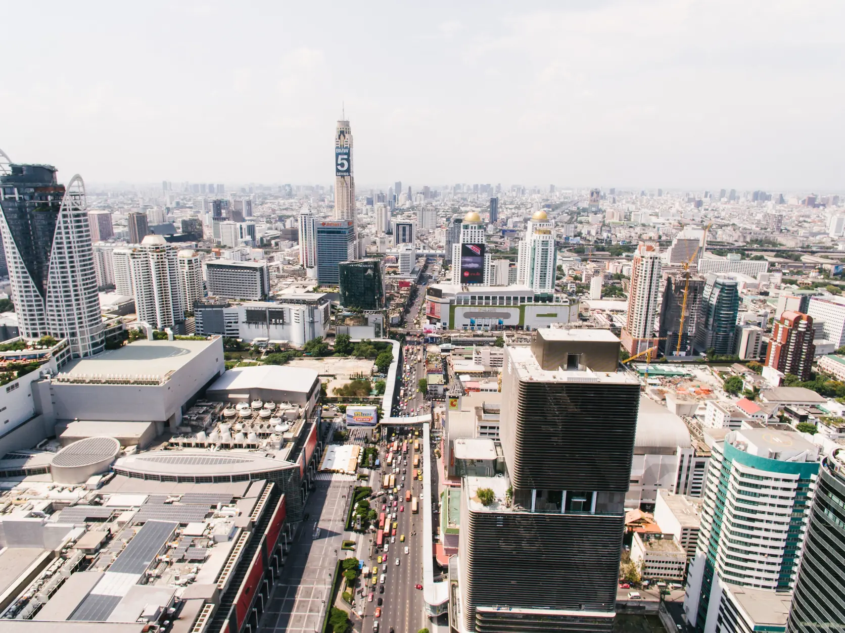 Vue aérienne des immeubles et des rues de Bangkok