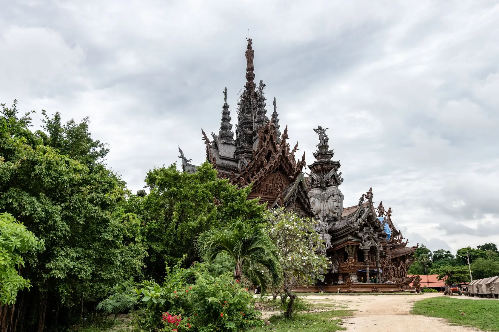 Das geschnitzte Holzheiligtum der Wahrheit in Pattaya