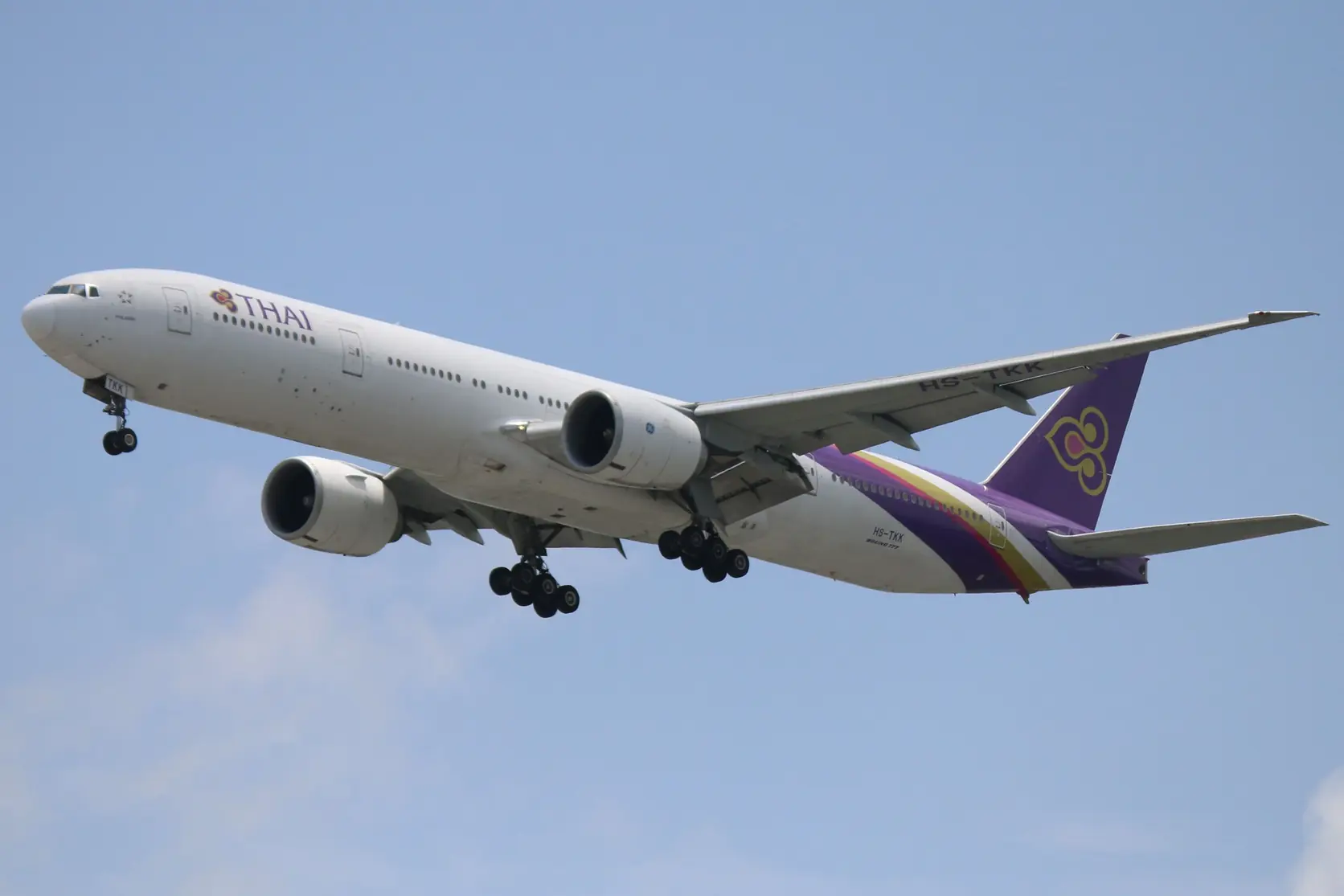 飛行中のタイ国際航空のボーイング777